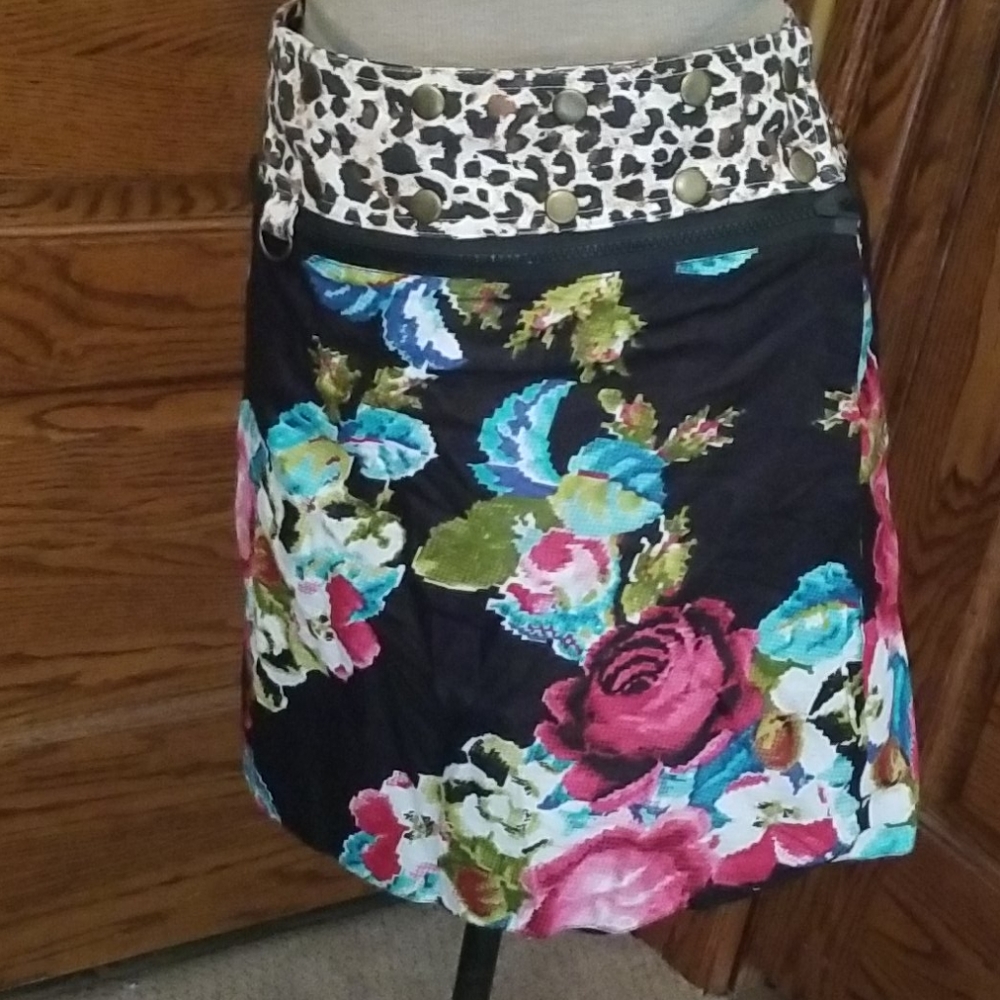 floral reversible adjustable skirt with small bag
